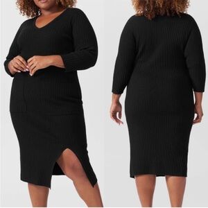 Universal Standard Rita Ribbed V-Neck Sweater Midi Dress in Black